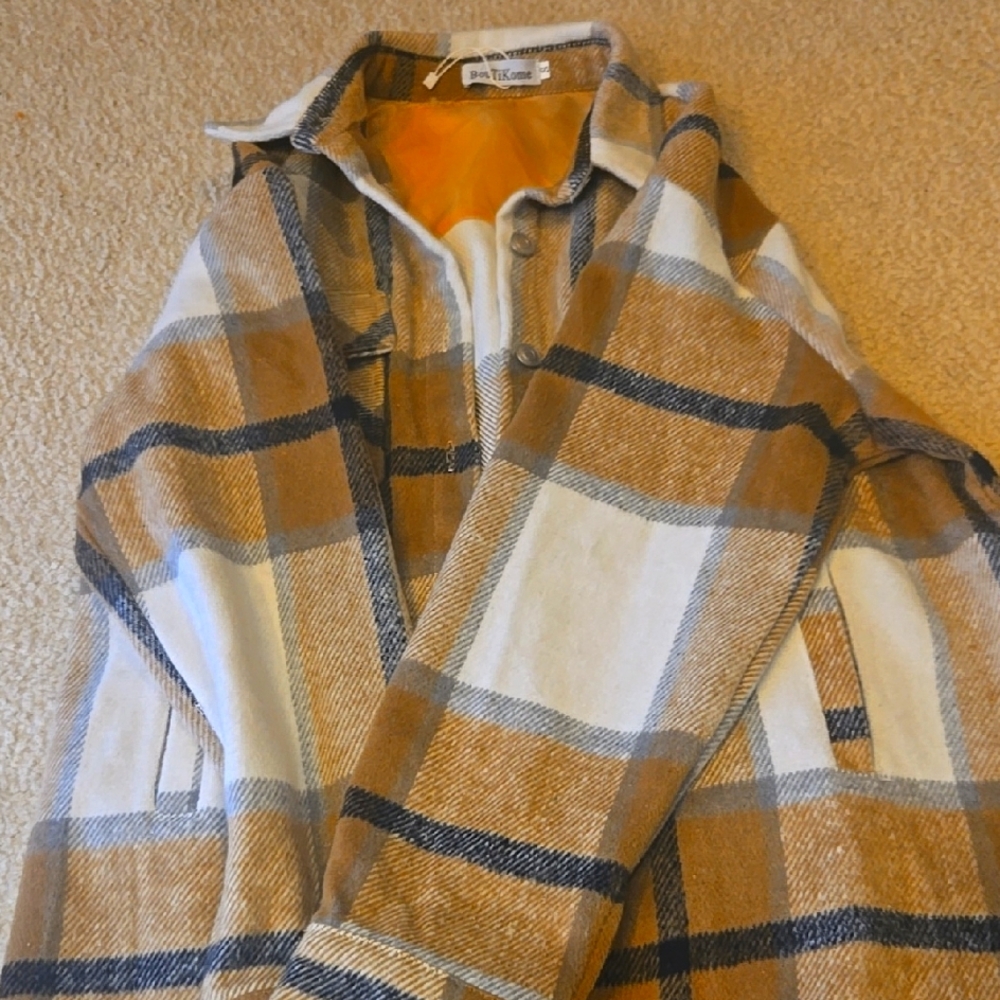 Pendleton Plaid Jacket in Tan and Cream. Never worn runs big. Very soft and cozy